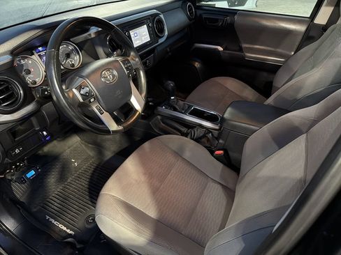 Used 2016 Toyota Tacoma SR5 w/ SR5 Appearance Package (SN) RWD image 17
