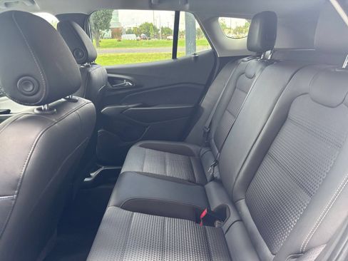 Used 2025 Chevrolet Trax LT w/ LT Convenience Package FWD image 24
