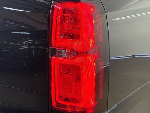 Used 2020 Chevrolet Suburban Premier AWD/4WD image 33