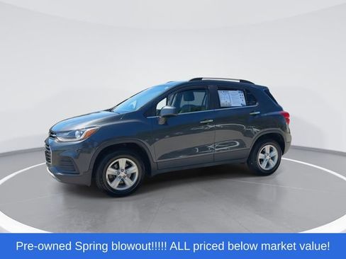 Used 2018 Chevrolet Trax LT w/ LT Convenience Package AWD/4WD image 4