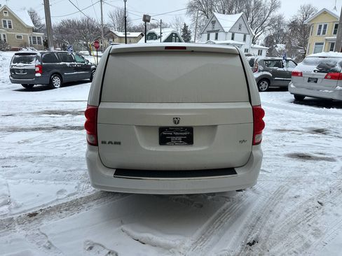 Used 2014 RAM C/V Tradesman image 4