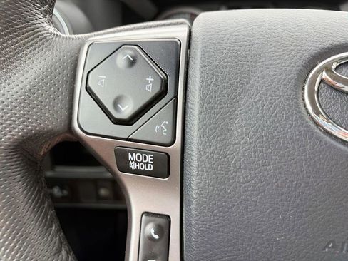 Used 2018 Toyota Tacoma SR5 RWD image 21
