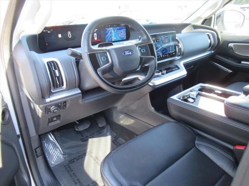 Used 2025 Ford Expedition Platinum AWD/4WD image 15