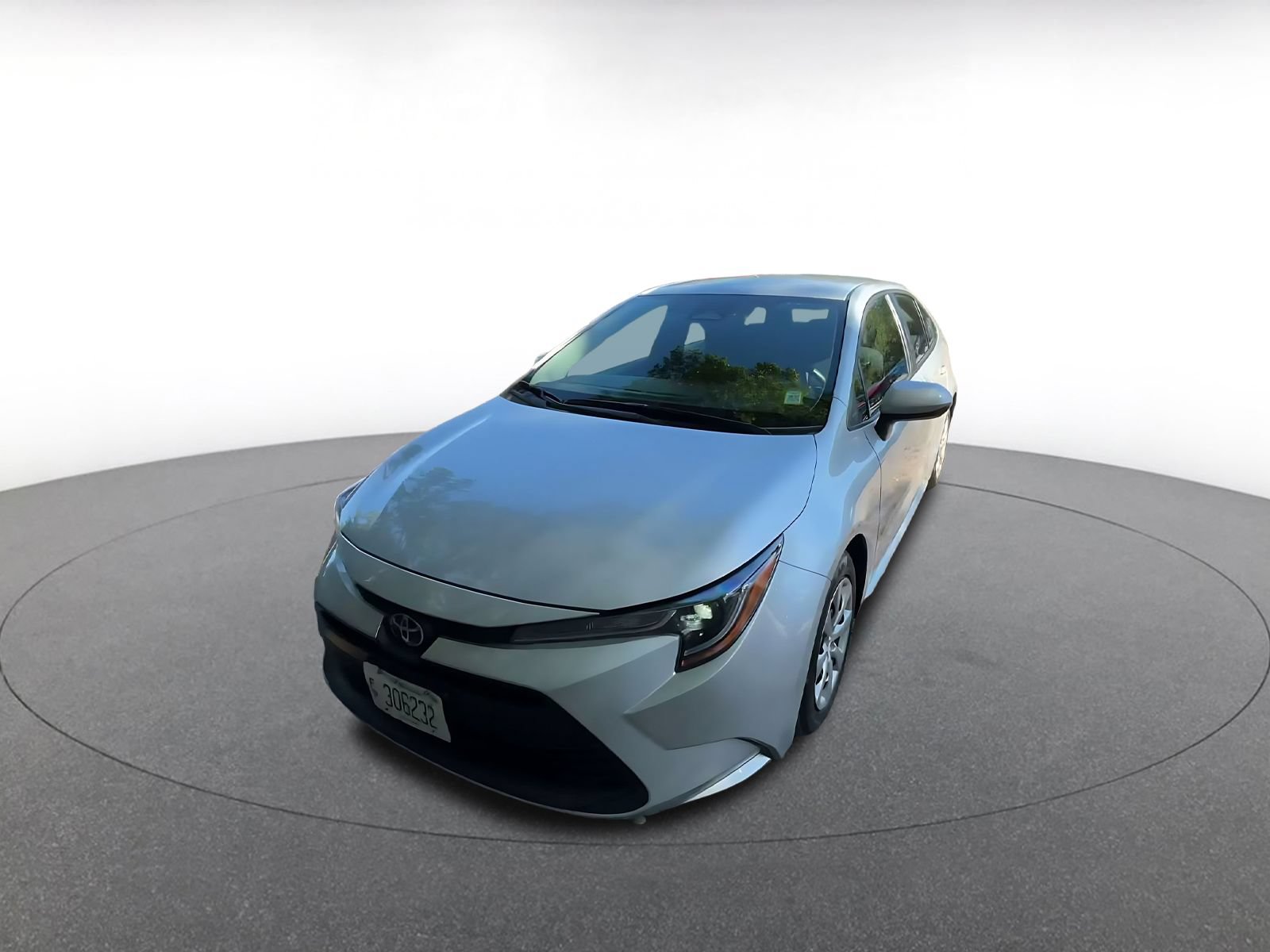 Used 2025 Toyota Corolla LE FWD image 4