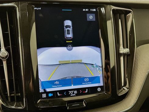 Used 2025 Volvo XC60 B5 Plus image 23