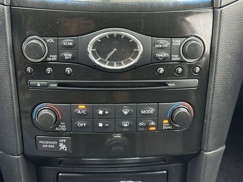 Used 2017 INFINITI QX70 2WD image 27