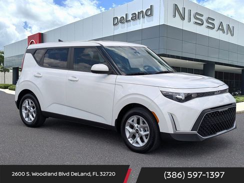 Used 2024 Kia Soul LX w/ Option Group 015 FWD image 1