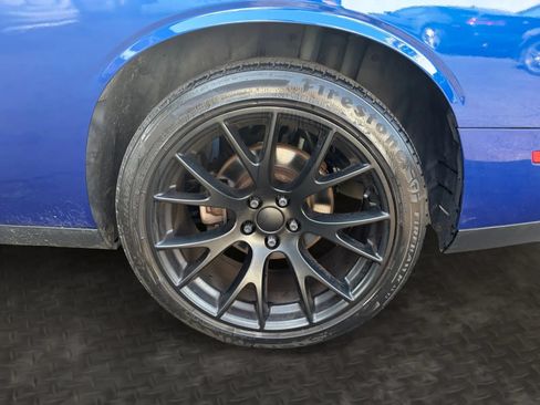 Used 2018 Dodge Challenger R/T RWD image 37