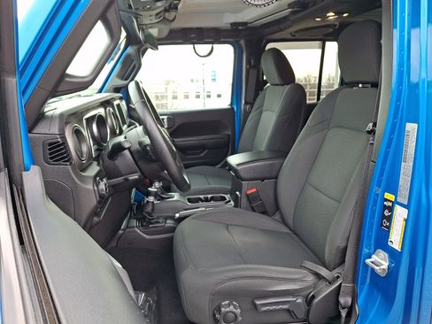 Used 2020 Jeep Gladiator Sport w/ Quick Order Package 24S image 13