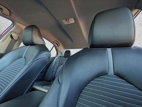 Used 2021 Toyota Camry SE image 15