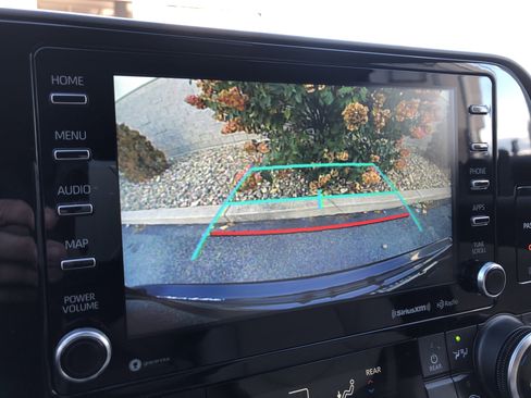 Used 2022 Toyota Highlander XLE image 6