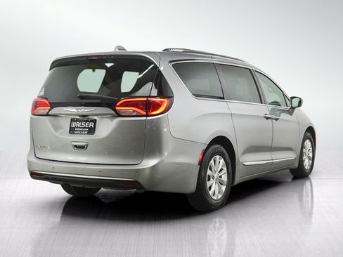 Used 2019 Chrysler Pacifica Touring-L w/ Advanced Safetytec Group FWD image 5
