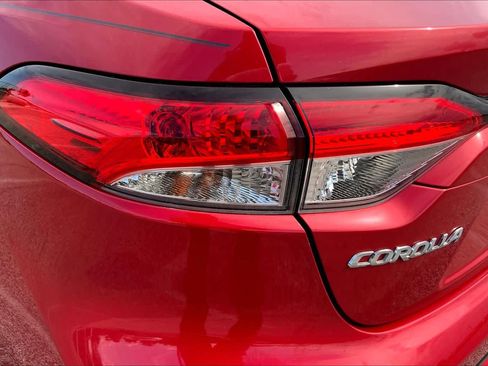 Used 2021 Toyota Corolla LE image 28