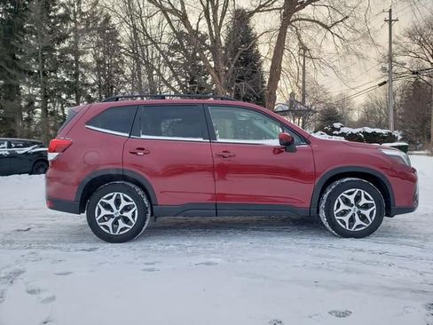 Used 2021 Subaru Forester Premium image 2