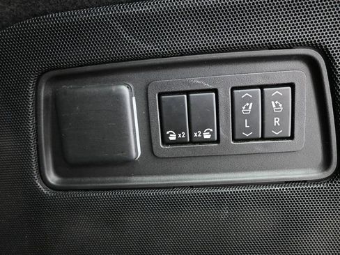 Used 2023 Cadillac Escalade Sport AWD/4WD image 35