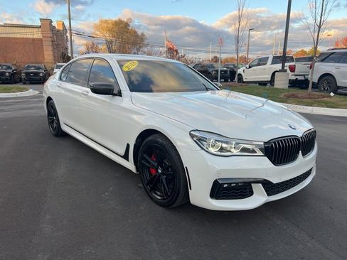 Used 2018 BMW 750i xDrive image 3
