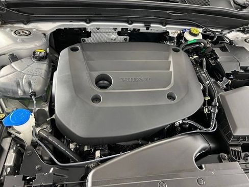 Used 2024 Volvo XC40 B5 Plus image 36