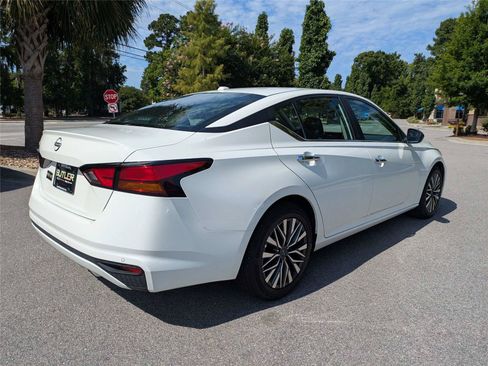 Used 2025 Nissan Altima 2.5 SV FWD image 7