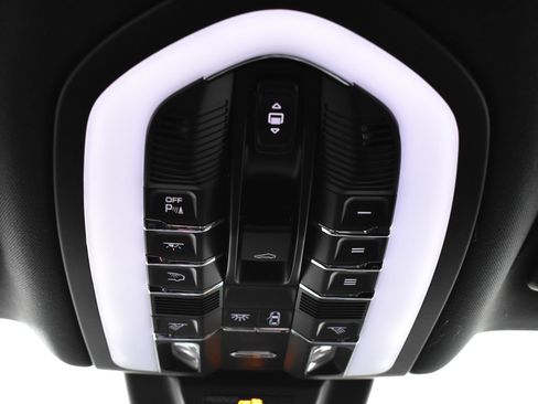 Used 2026 Porsche Macan AWD/4WD image 21