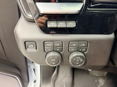 Used 2026 Chevrolet Silverado 1500 High Country AWD/4WD image 15