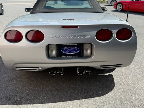 Used 1998 Chevrolet Corvette Coupe w/ Memory Pkg RWD image 6