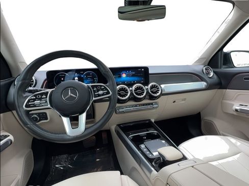 Used 2022 Mercedes-Benz GLB 250 w/ Premium Package Lite image 33