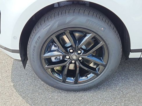 Used 2026 Land Rover Range Rover Evoque S image 9