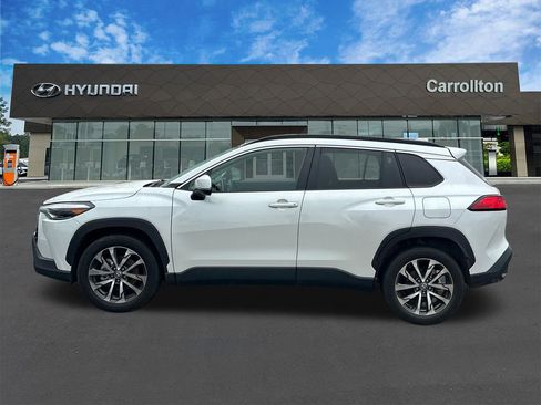 Used 2023 Toyota Corolla Cross XLE w/ Convenience Package image 8