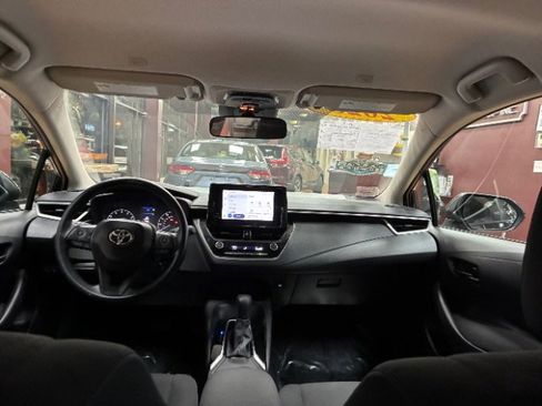 Used 2025 Toyota Corolla LE FWD image 25
