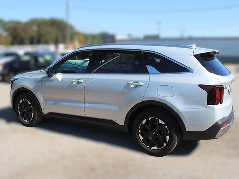 New 2026 Kia Sorento S FWD image 12