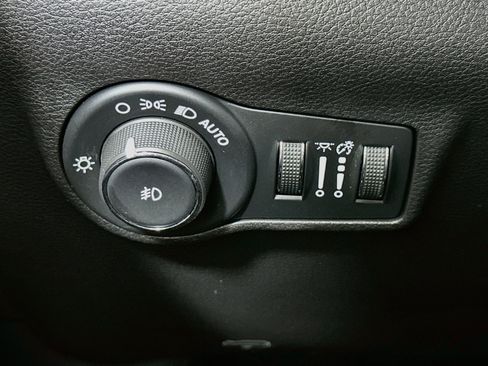 Used 2025 Jeep Compass Trailhawk AWD/4WD image 17
