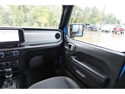 Used 2025 Jeep Wrangler Unlimited Sport AWD/4WD image 8