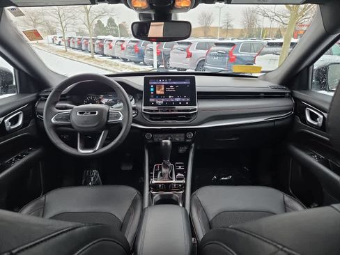 Used 2024 Jeep Compass Trailhawk image 9