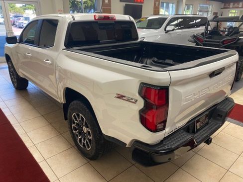Used 2024 Chevrolet Colorado Z71 w/ Z71 Convenience Package 2 AWD/4WD image 4