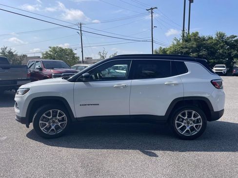 Used 2025 Jeep Compass Limited AWD/4WD image 6