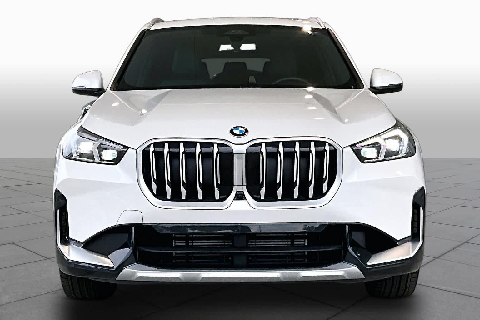 Used 2026 BMW X1 xDrive28i AWD/4WD image 3