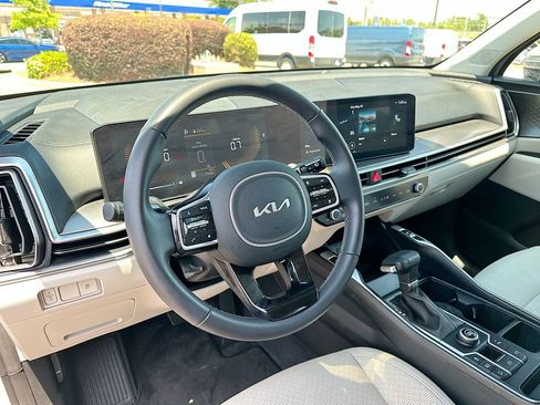 Used 2024 Kia Sorento S FWD image 10