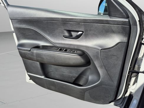 Used 2025 Hyundai Kona SEL FWD image 21
