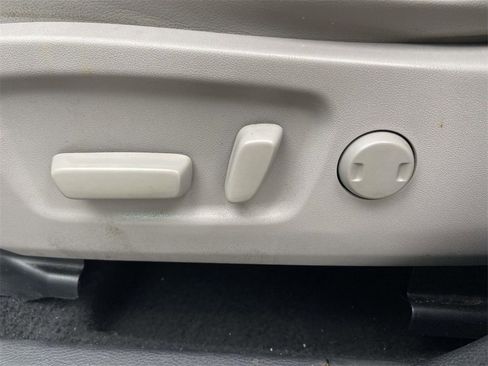 Used 2015 Toyota Highlander XLE image 16