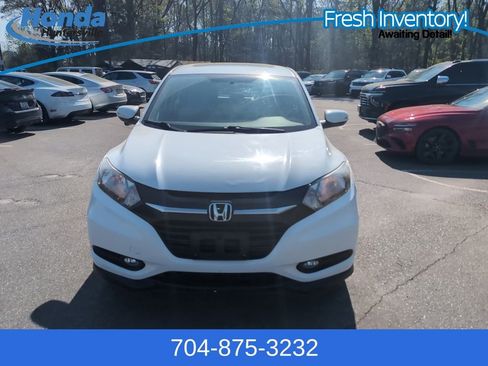 Used 2017 Honda HR-V EX image 3