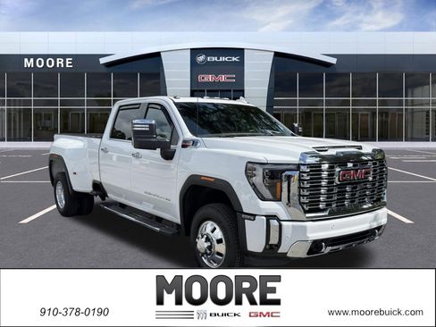 Used 2024 GMC Sierra 3500 Denali w/ Denali Reserve Package AWD/4WD image 1
