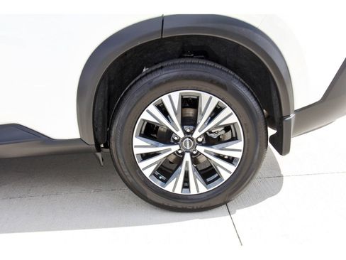 Used 2023 Nissan Rogue SV w/ SV Premium B Package image 30