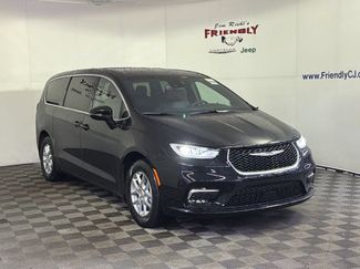New 2026 Chrysler Pacifica Select FWD video 2