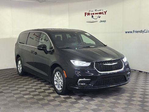 New 2026 Chrysler Pacifica Select FWD image 2