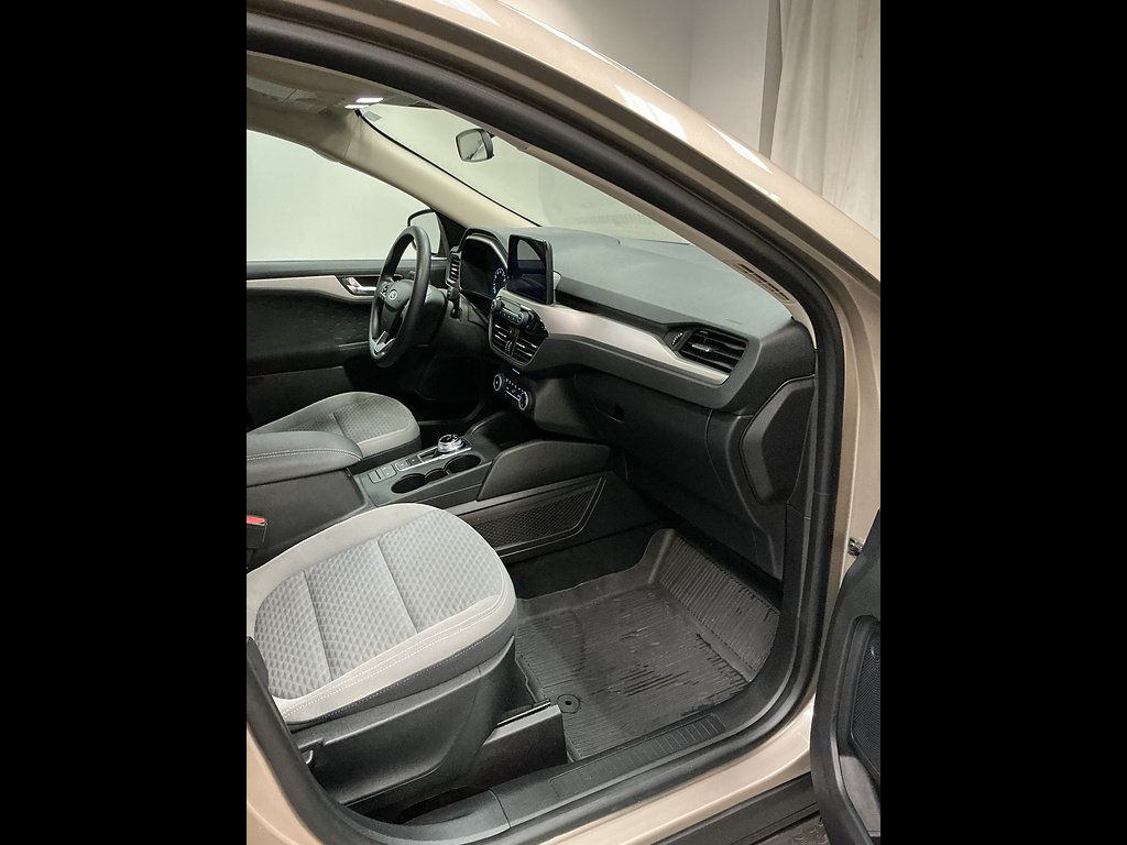 Used 2020 Ford Escape SE FWD image 29