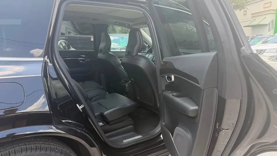 Used 2019 Volvo XC90 T5 Momentum w/ Multimedia Package FWD image 19