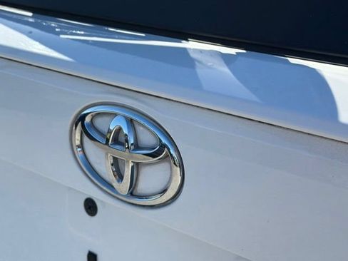 Used 2020 Toyota RAV4 XLE w/ Convenience Package FWD image 14