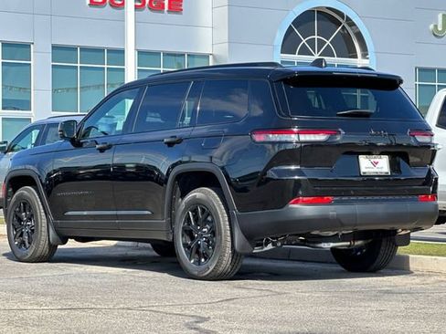 New 2025 Jeep Grand Cherokee L Laredo image 9