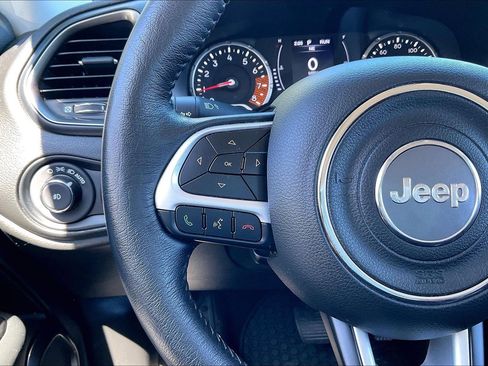 Used 2023 Jeep Renegade Latitude w/ Premium Group AWD/4WD image 16
