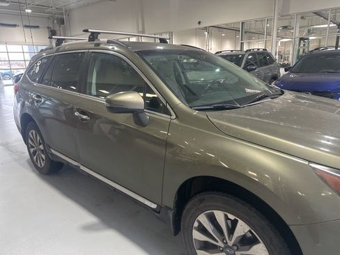 Used 2018 Subaru Outback 2.5i Touring image 3